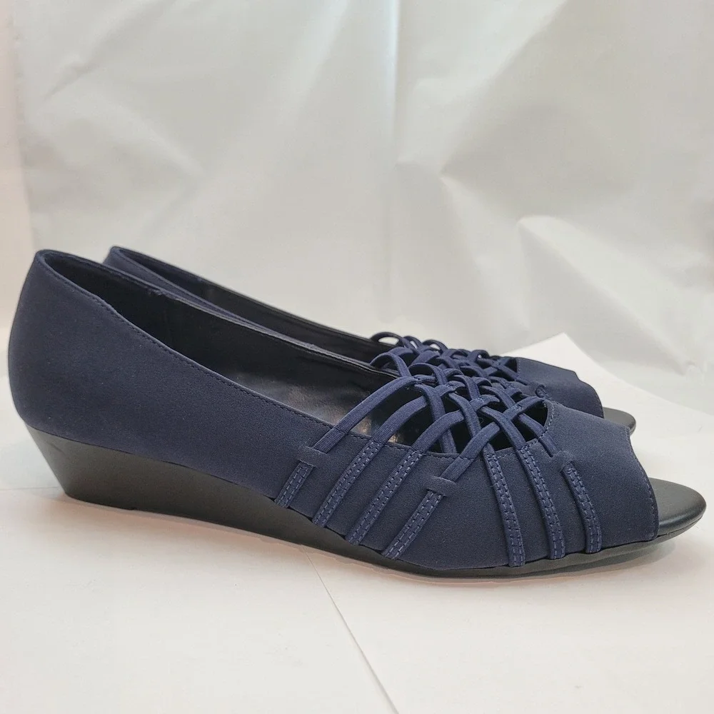 East‎ 5th Grace Wedge 024-2842 Navy Blue Strappy Peep Toe Low Heel Sandals 9.5M